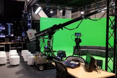 高校XR融合媒體演播室 實時虛擬仿真與影視節目制作的革新